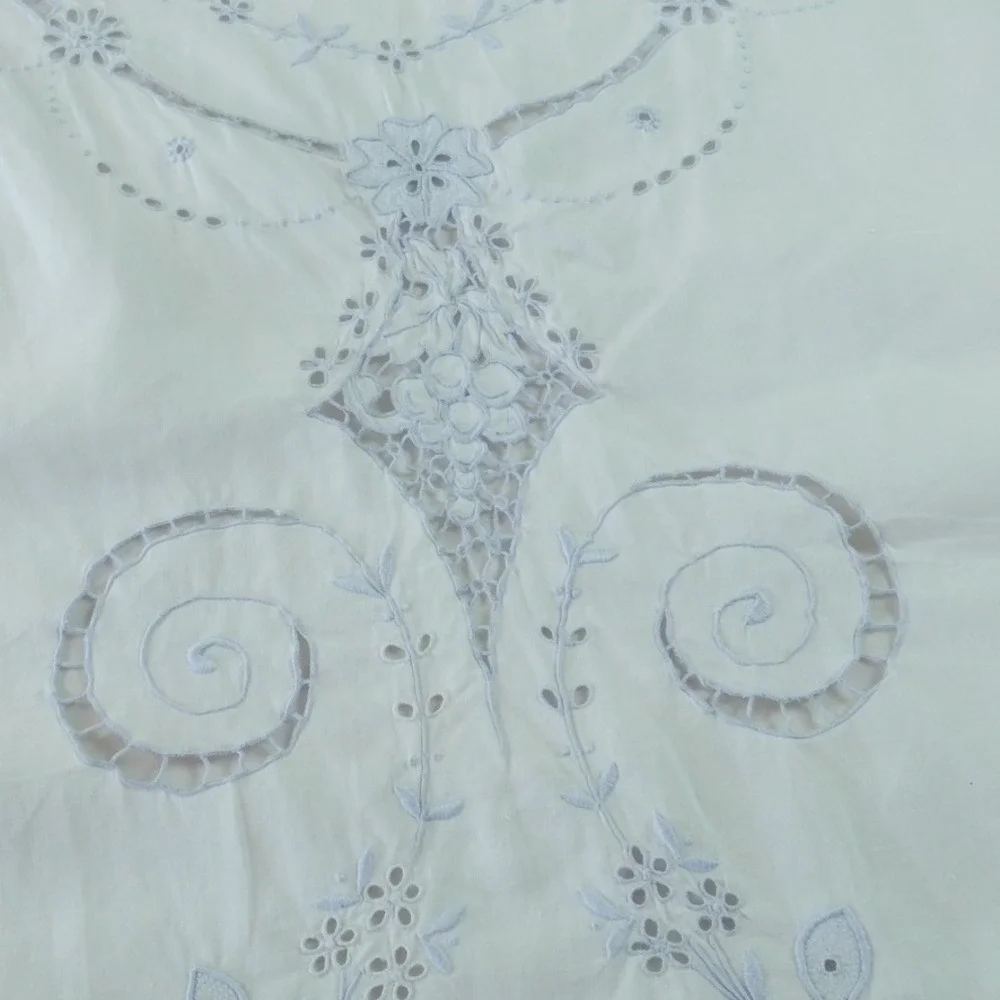 Vintage White Lace Cutwork Tablecloth Floral Madiera Embroidery Bleu White 79x64